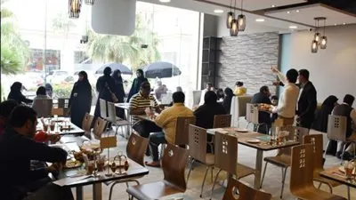 مركز دبي للأحصاء : نشاط المطاعم يوفر 115 ألف فرصة عمل