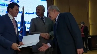 وزير الشباب ومحافظ السويس يكرمان منسقى المجموعة الخامسة للأمم الأفريقية (صور)