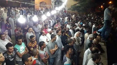 استعدادات بقرية ميت حبيب لصلاة الجنازة على 12 من ضحايا حادث معهد الأورام (صور)