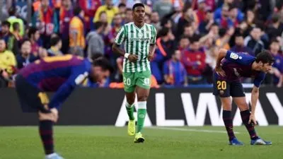 مدافع برشلونة يهين 