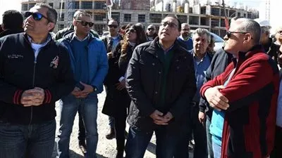 خلال جولته بالعلمين.. مدبولي: عمر ما العنف والتخريب يبني دولة