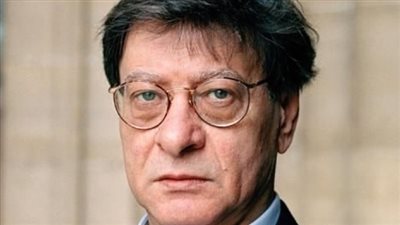 حكايات اليوم.. قرار بشأن ضم الكويت للعراق.. ورحيل محمود درويش