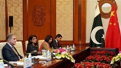 وزير خارجية باكستان يصل الصين للتشاور بشأن كشمير