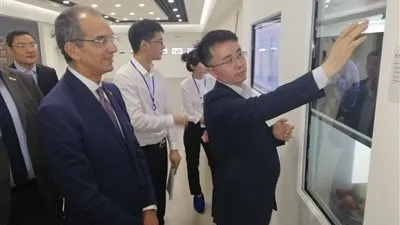 وزارة الاتصالات:  تستعرض الفرص الاستثمارية في مجال صناعة الإلكترونيات بمصر مع شركة 