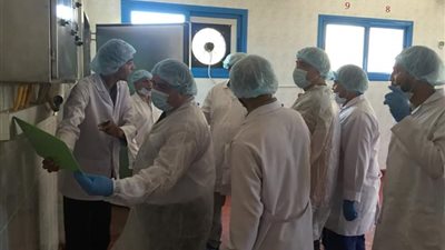 وكيل بيطري الدقهلية يتفقد إحدى مصانع منتجات الألبان ويشجع على الاستثمار الحيواني
