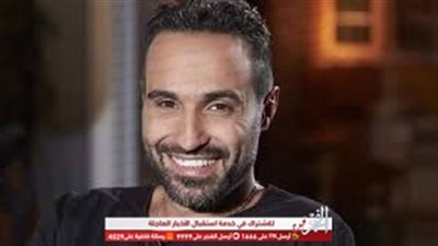 أحمد فهمي بلوك غريب في عزاء والدة فتحي عبدالوهاب (صورة)