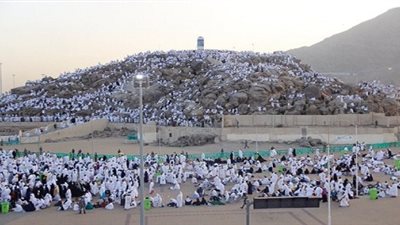 بدء توافد الحجاج لصعيد عرفات