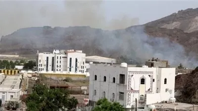 الإخوان يستغلون الوضع لاستهداف بنك حكومي.. معركة عدن تقترب من نهايتها