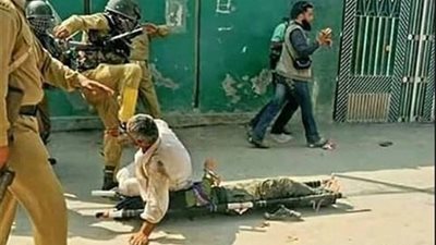 الهند تقمع الاحتجاجات في كشمير مع انقطاع الاتصالات