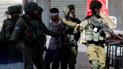 اسرائيل تعتقل فلسطينيين تزعم ضلوعهما بمقتل جندي