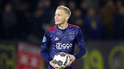 نجم برشلونة ينصح فان دي بيك بعدم الإنتقال لريال مدريد