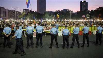 الآلاف يتظاهرون في بوخارست مطالبين باستقالة الحكومة