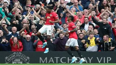 الدوري الإنجليزي.. مان يونايتد يكشر عن أنيابه برباعية في شباك تشيلسي 