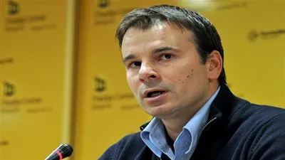 مفاجأة.. الزمالك ينهي اتفاقه مع مدرب مكابي تل أبيب الإسرائيلي السابق