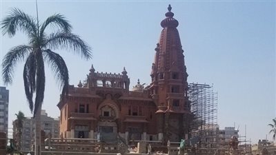 نكشف بالصور حقيقة بناء أسوار حجرية حول قصر البارون وإزالة أسواره الحديدية