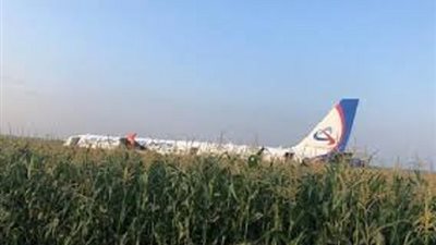 إصابة 23 شخصًا إثر هبوط اضطراري لطائرة روسية