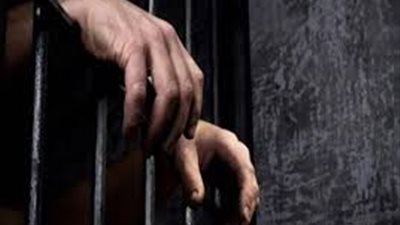 استمرار حبس مقاول لحيازته سلاح آلي غير مرخص بالمعصرة