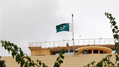 مئات المسلحين ينظمون مسيرة في باكستان بسبب كشمير