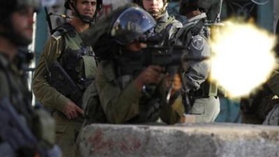 استشهاد فلسطيني وإصابة اثنين آخرين برصاص الاحتلال