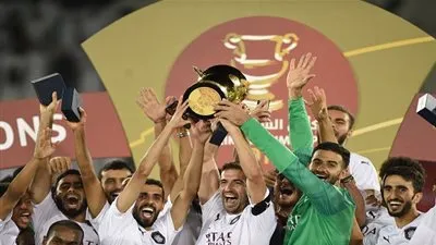 السد يتوج بكأس السوبر القطري ويهدي مدربه تشافي أول ألقابه 