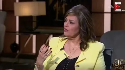 أستاذ علم اجتماع تعلق على فيديوهات 