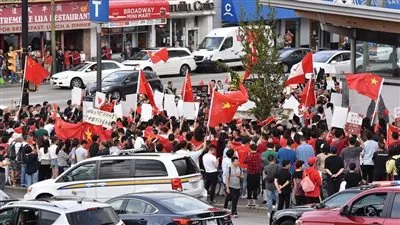 كندا.. تظاهرات داعمة لهونج كونج وأخرى مؤيدة للصين