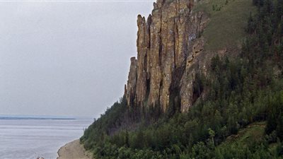 نجاة فتاة في روسيا بعد سقوطها من جرف بطول 50 مترا أثناء أخذ 