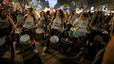 استقالة وزير الخزانة الأرجنتيني وسط أزمة اقتصادية