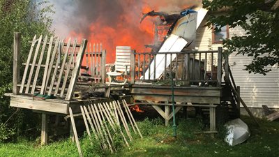 مقتل شخص وفقدان ثان بتحطم طائرة خفيفة في نيويورك (صور)