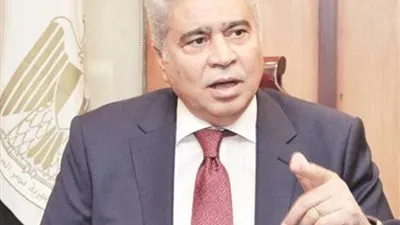 محافظ المنيا يحٌيل 47 موظفا للتحقيق بسبب الغياب والإهمال