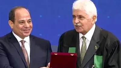 بعد تكريم السيسي له في عيد العلم.. من هو العالم شريف قنديل 