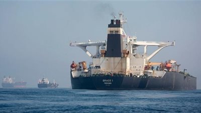 صحيفة مقربة للحرس الثوري تهدد باحجتاز ناقلة أمريكية إذا تم احتجاز 