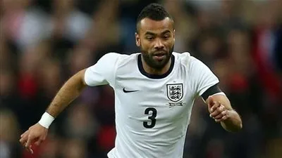 أشلي كول يعلن اعتزال كرة القدم