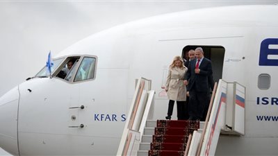 زوجة نتنياهو تثير فضيحة أثناء زيارتها لأوكرانيا (فيديو)