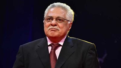 توفيق عبد الحميد يجهش بالبكاء خلال تكريمه بالمهرجان القومي للمسرح