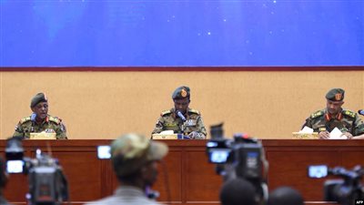 البرهان يؤدي اليمين رئيسا للمجلس السيادي السوداني
