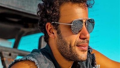 محمد إمام عن صورته مع الهضبة: 