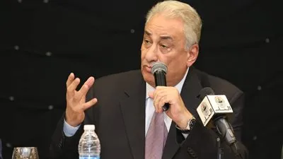 نقيب المحامين يهنئ الأقباط بمناسبة عيد 