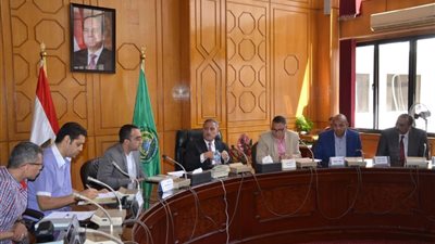 محافظ الإسماعيلية يستعرض انطلاق الدورة الـ 20 لمهرجان الفنون الشعبية