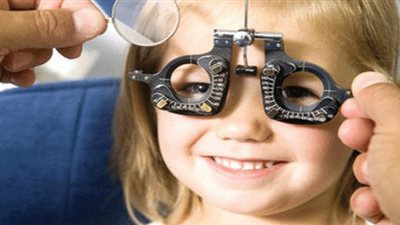 عادات صحية يجب اتباعها لحماية طفلك من مشاكل الإبصار