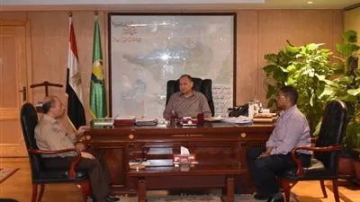 محافظ الفيوم يؤكد على وضع حلول جذرية لمشكلات قطاع مياه الشرب (صور)