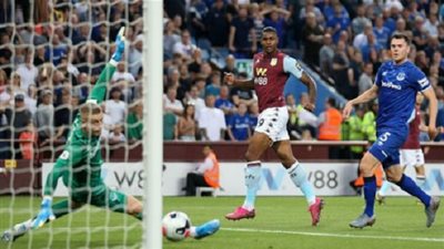 استون فيلا يفوز على إفرتون في الدوري الإنجليزي بمشاركة تريزيجيه