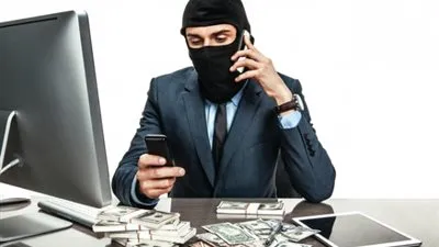 ضبط طالب هدد طفلة بنشر صور عارية لها