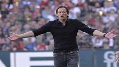 مكتشف ساديو ماني يقترب من تدريب الأهلي