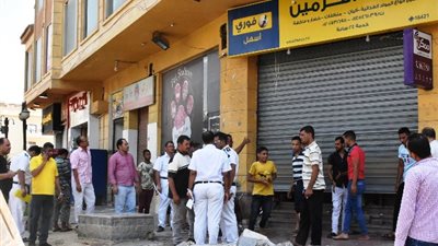 جهاز القاهرة الجديدة يغلق21 محلاً تجارياً مخالفا لاشتراطات التراخيص