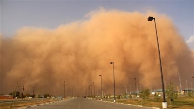 موجة غبار كثيفة تجتاح 3 طرق بالمملكة