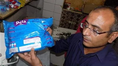 حملات مكثفة في ميت غمر تغلق مطعم وتهدم أغذية فاسدة (صور)