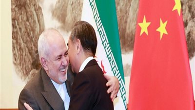 ظريف يجري محادثات مع نظيره الصيني في بكين