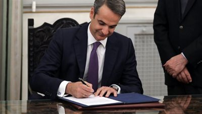 اليونان تعلن رفع القيود عن حركة رؤوس الأموال بالكامل مطلع سبتمبر