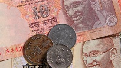 الروبية الهندية تهبط لأدني مستوي في 2019